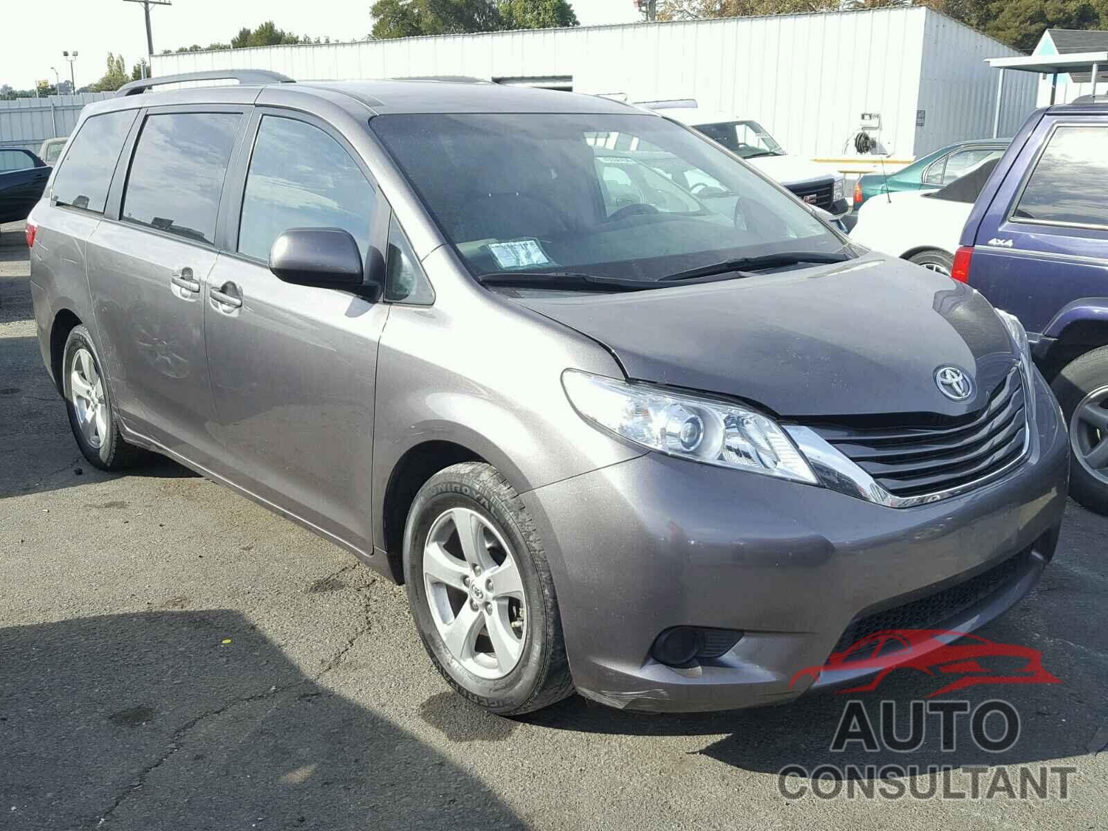 TOYOTA SIENNA LE 2015 - 5TDKK3DC1FS611489