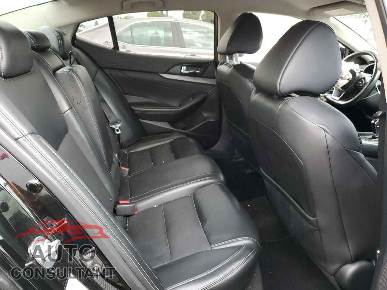 NISSAN MAXIMA 2017 - 1N4AA6AP5HC406033