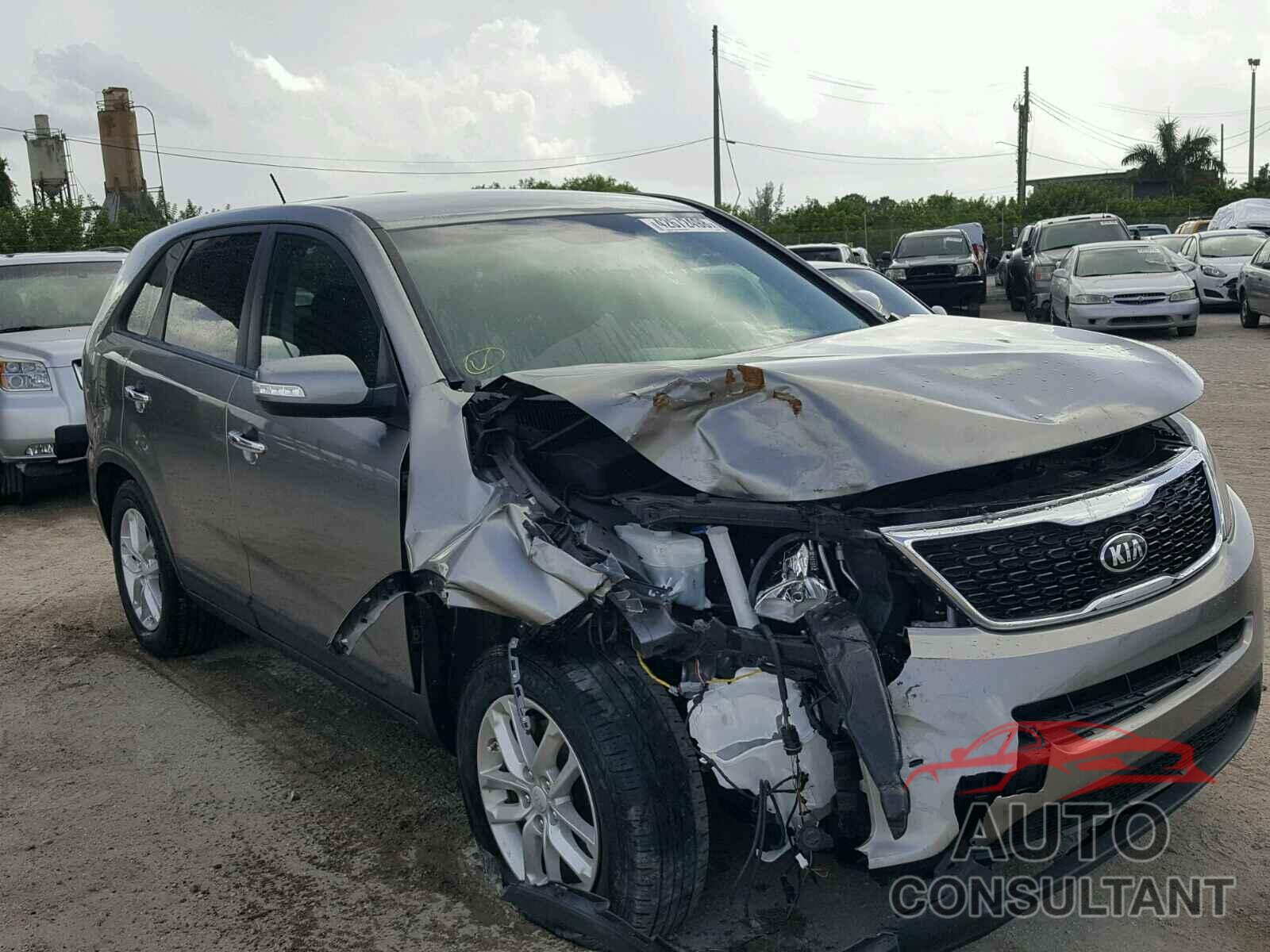 KIA SORENTO LX 2015 - 5XYKT3A62FG648835