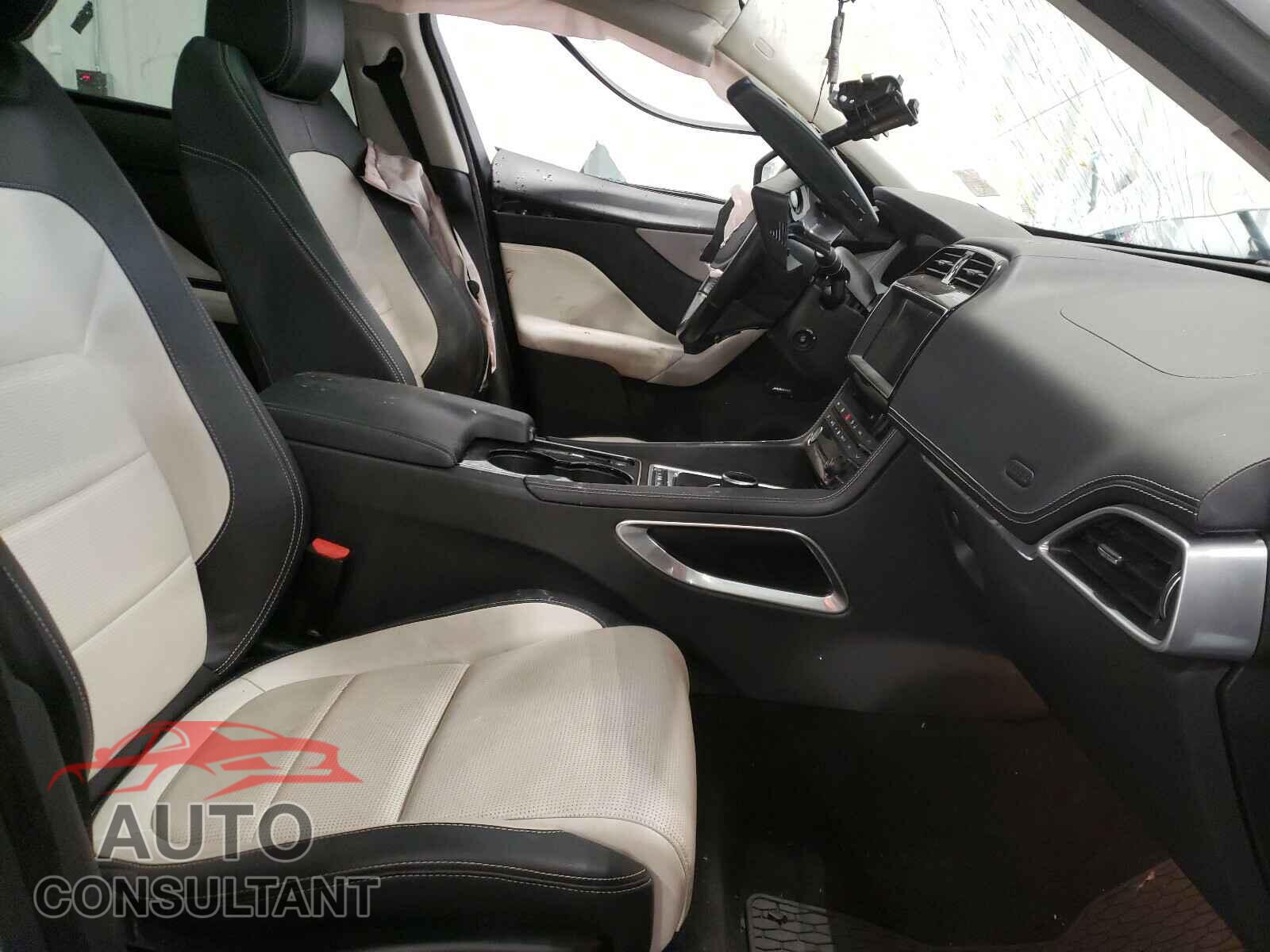 JAGUAR F-PACE 2017 - SADCL2BV8HA097113