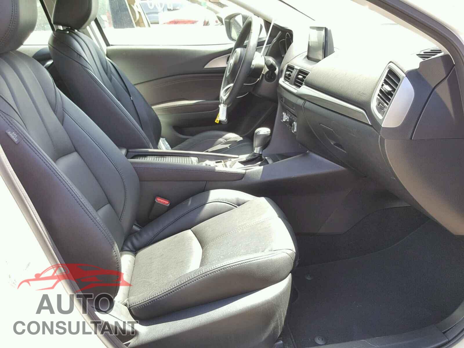 MAZDA 3 2018 - 3MZBN1V39JM202205