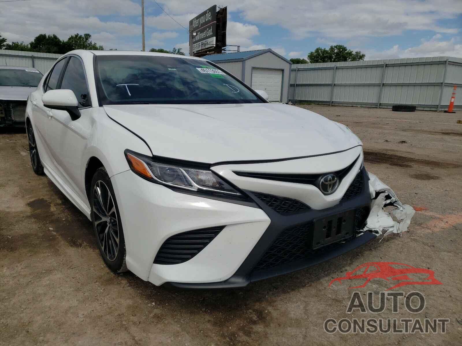 TOYOTA CAMRY 2018 - 4T1B11HK4JU663059