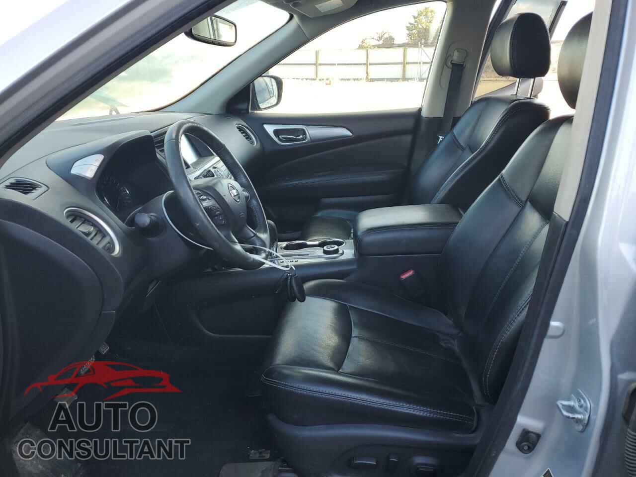 NISSAN PATHFINDER 2017 - 5N1DR2MM2HC655959
