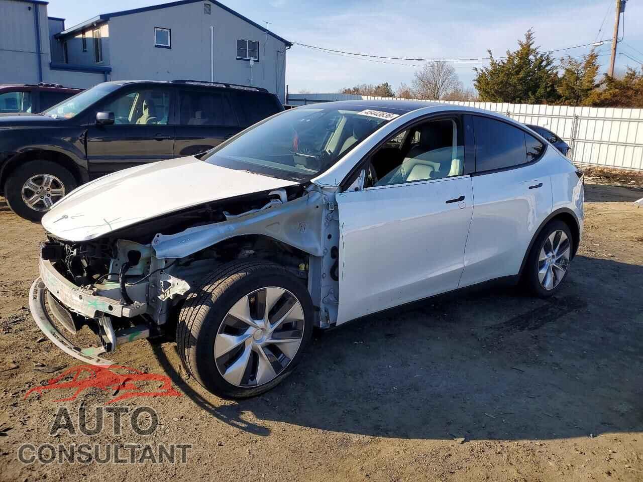 TESLA MODEL Y 2021 - 5YJYGAEE0MF145541