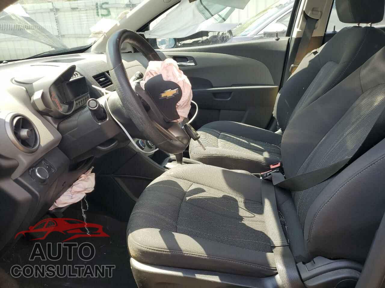 CHEVROLET SONIC 2015 - 1G1JC6SH6F4129727