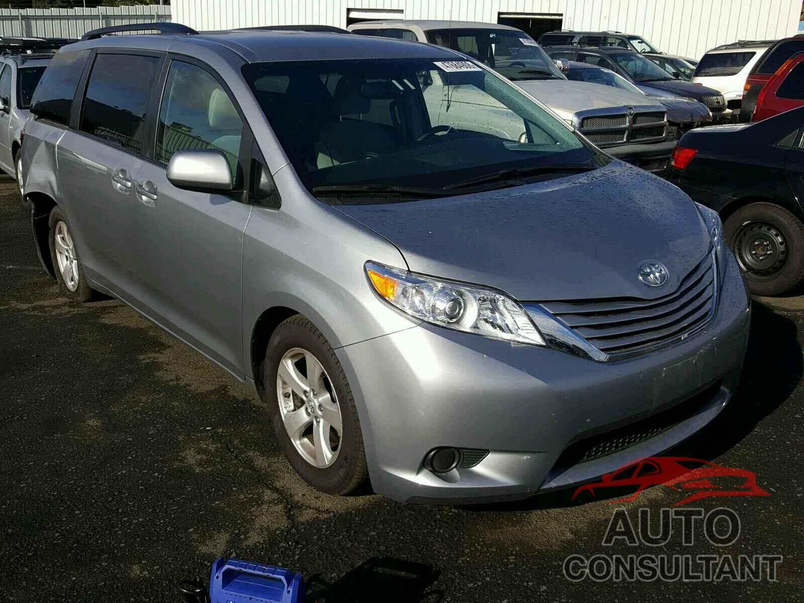 TOYOTA SIENNA LE 2017 - 5TDKZ3DC4HS847455