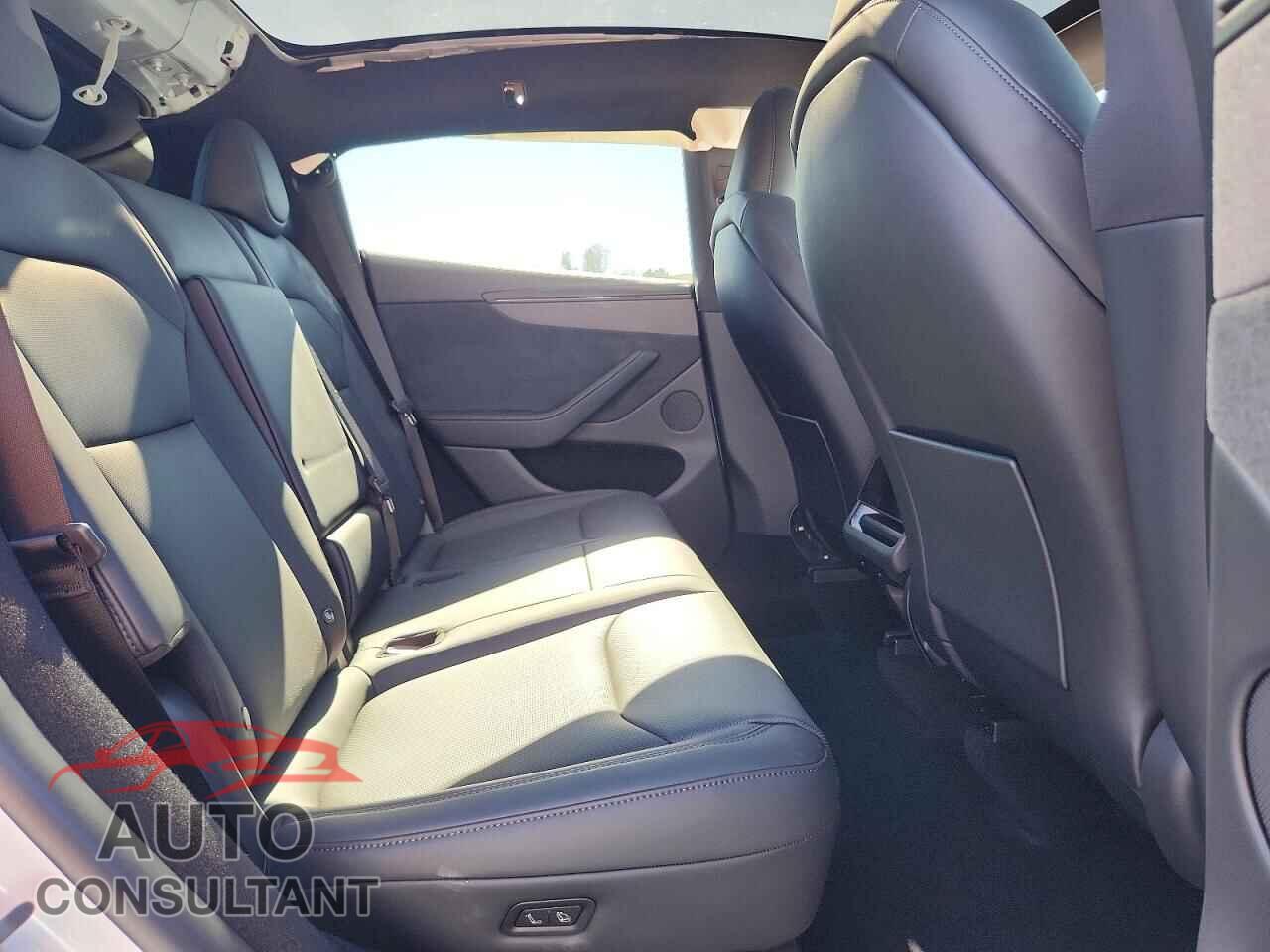 TESLA MODEL Y 2026 - 7SAYGDEE4TF573048