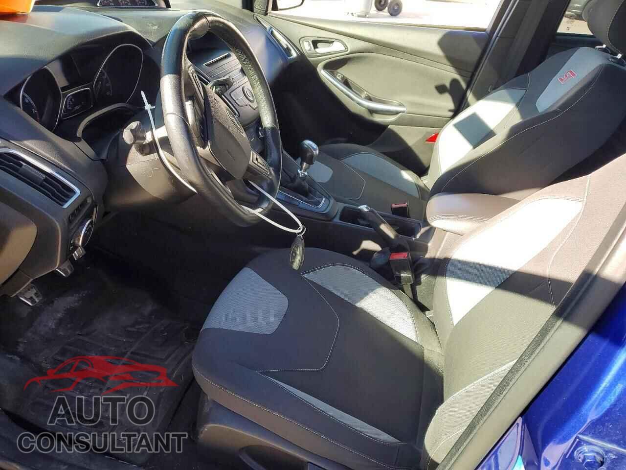 FORD FOCUS 2015 - 1FADP3L92FL281076