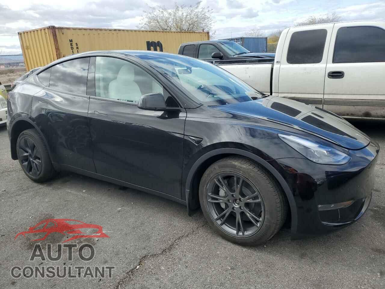 TESLA MODEL Y 2024 - 7SAYGDEE9RA323200