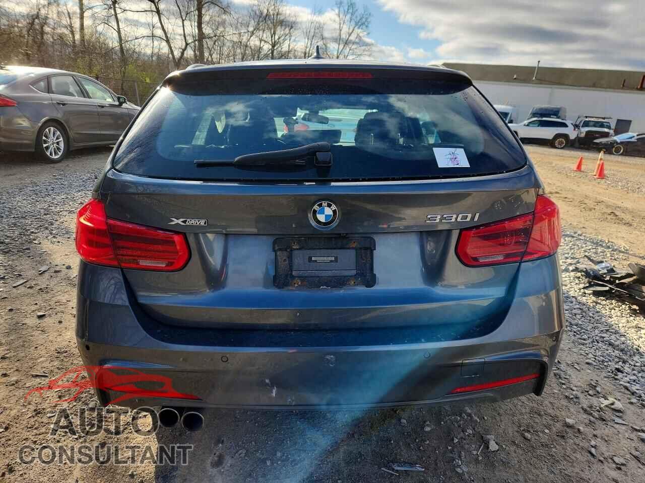 BMW 3 SERIES 2017 - WBA8K3C33HA023621
