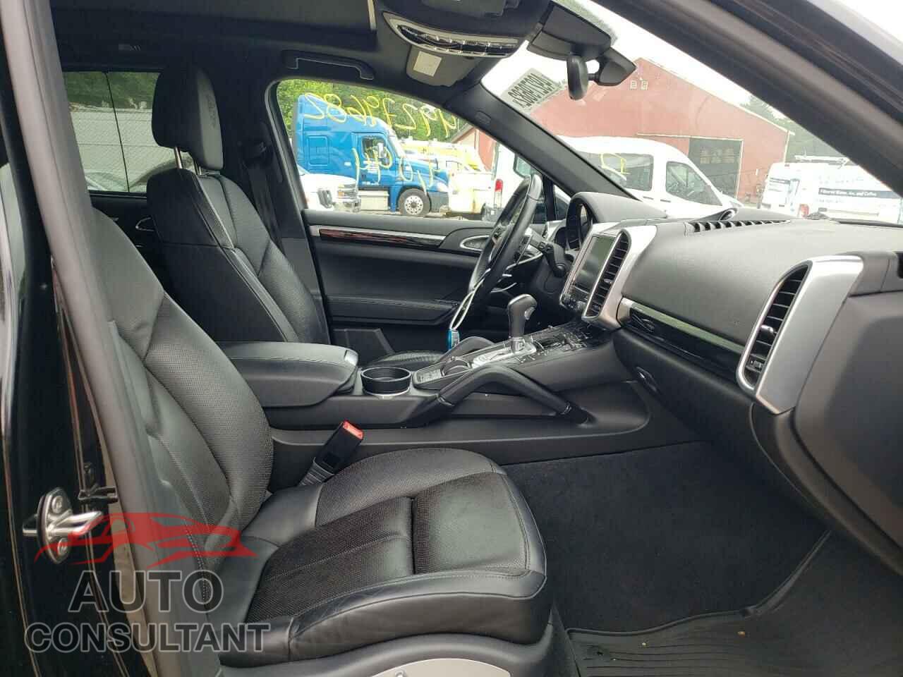 PORSCHE CAYENNE 2017 - WP1AA2A26HKA85647