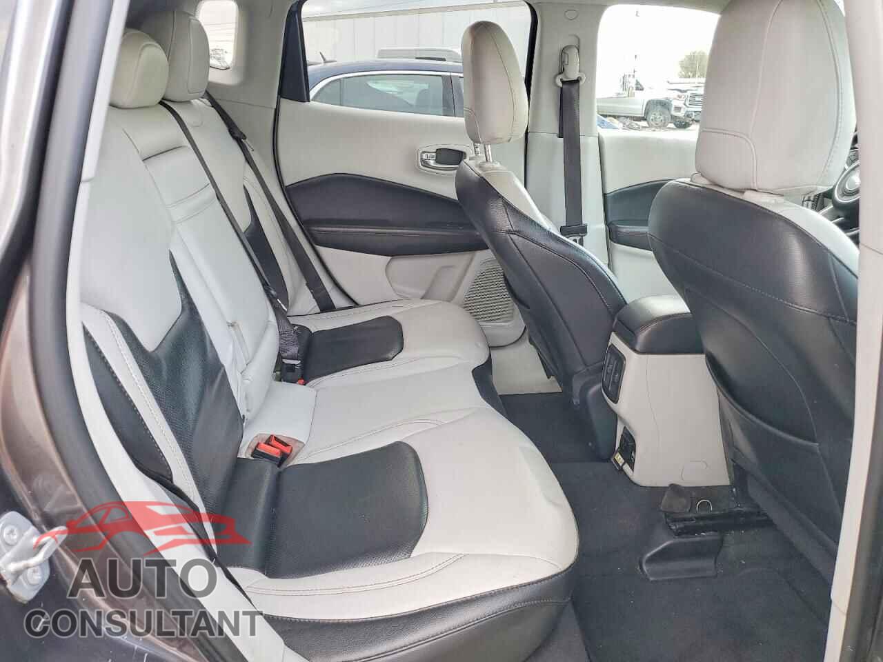 JEEP COMPASS 2018 - 3C4NJDCB0JT372577