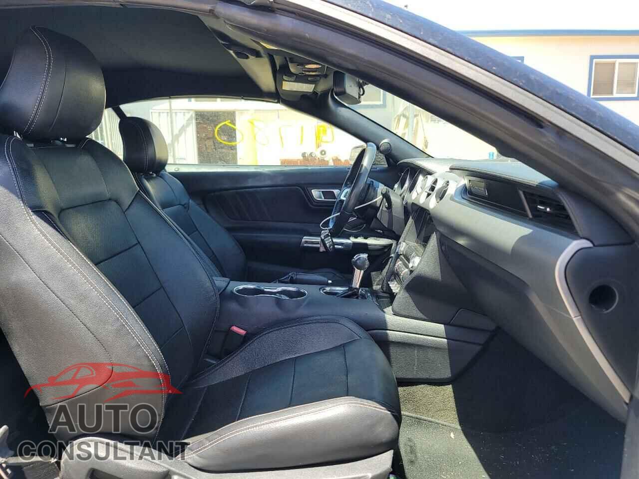 FORD MUSTANG 2018 - 1FATP8UH6J5109984