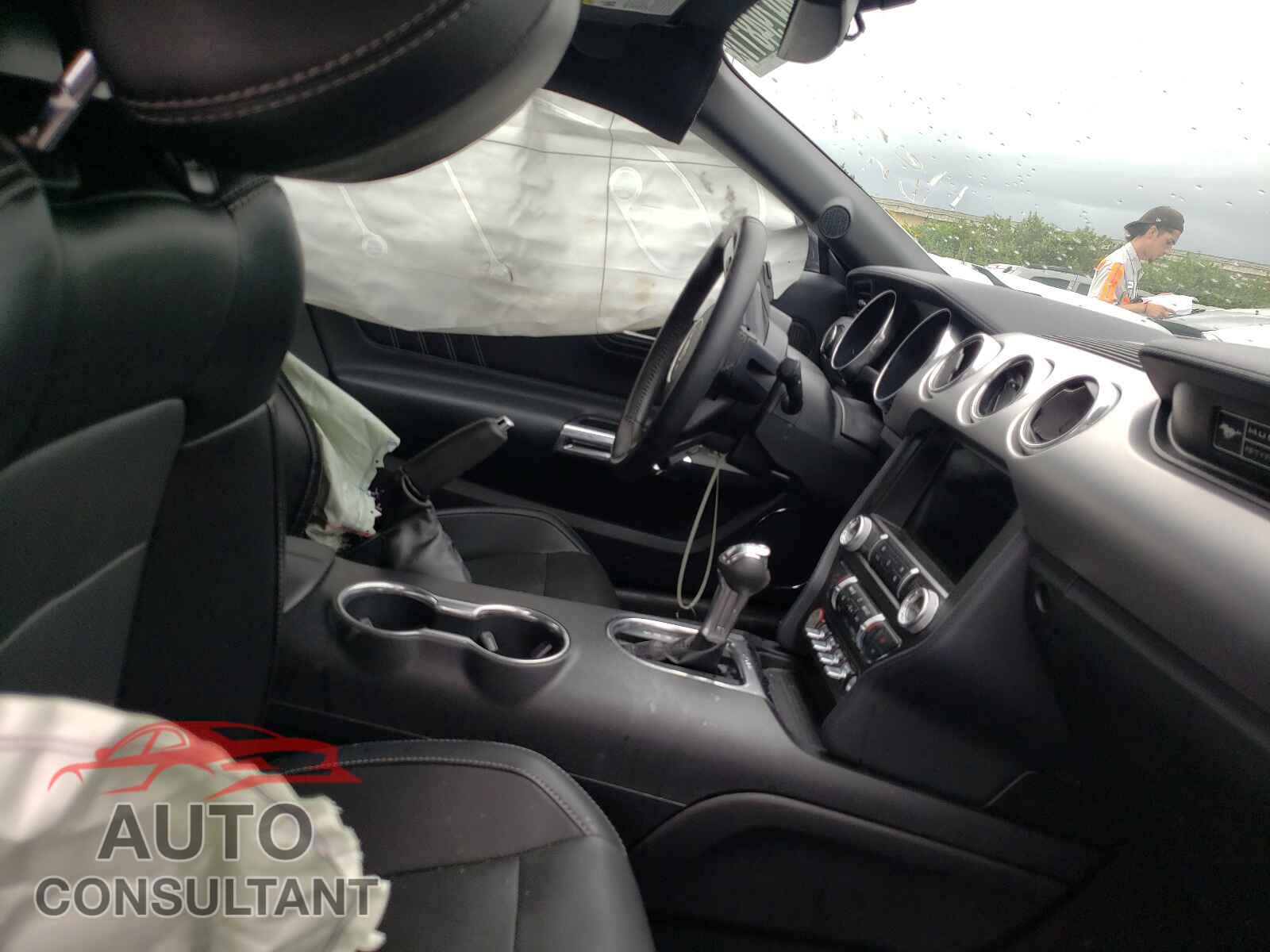 FORD MUSTANG 2020 - 1FA6P8CF6L5131225