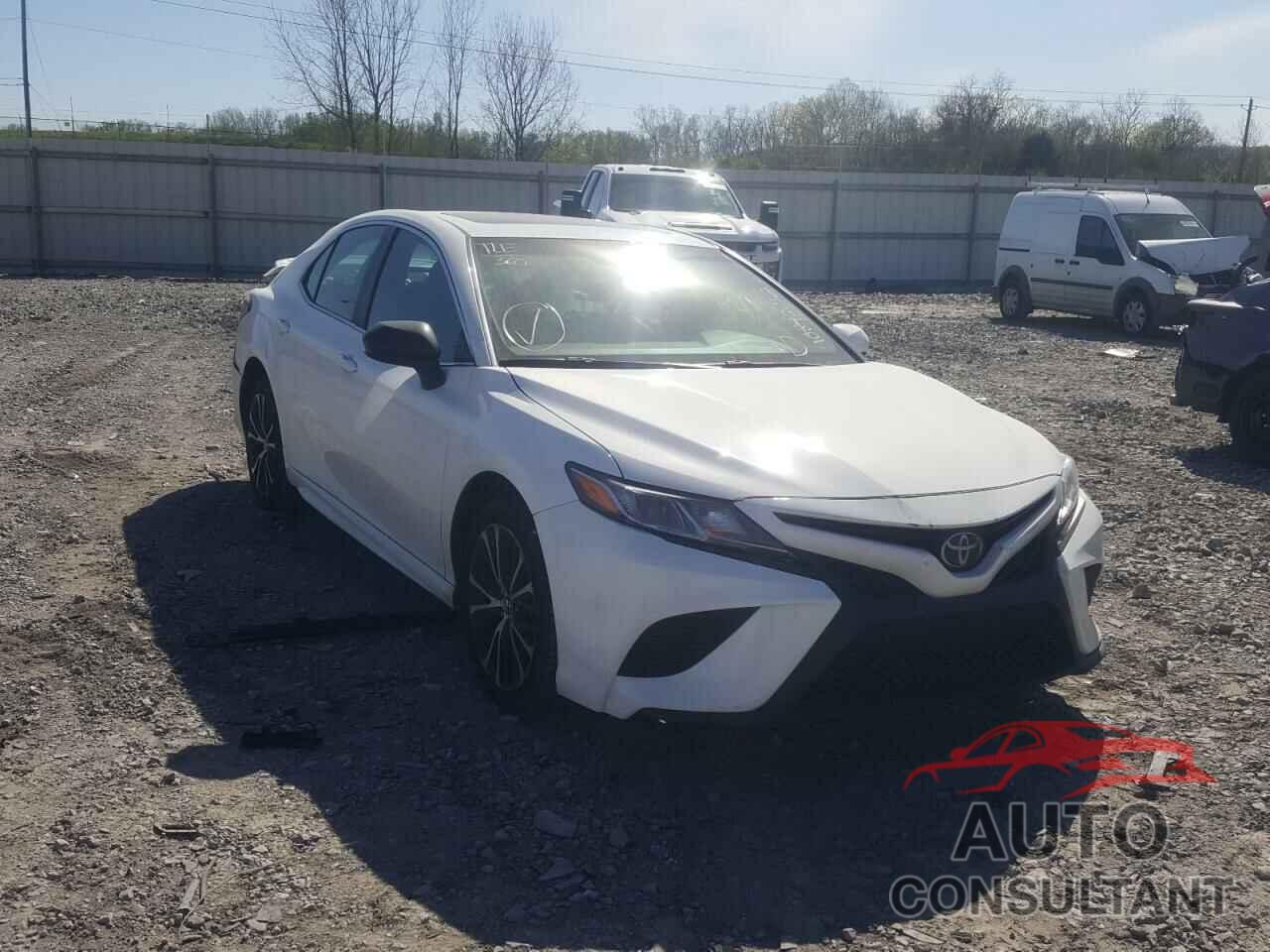 TOYOTA CAMRY 2018 - 4T1B11HK4JU056806