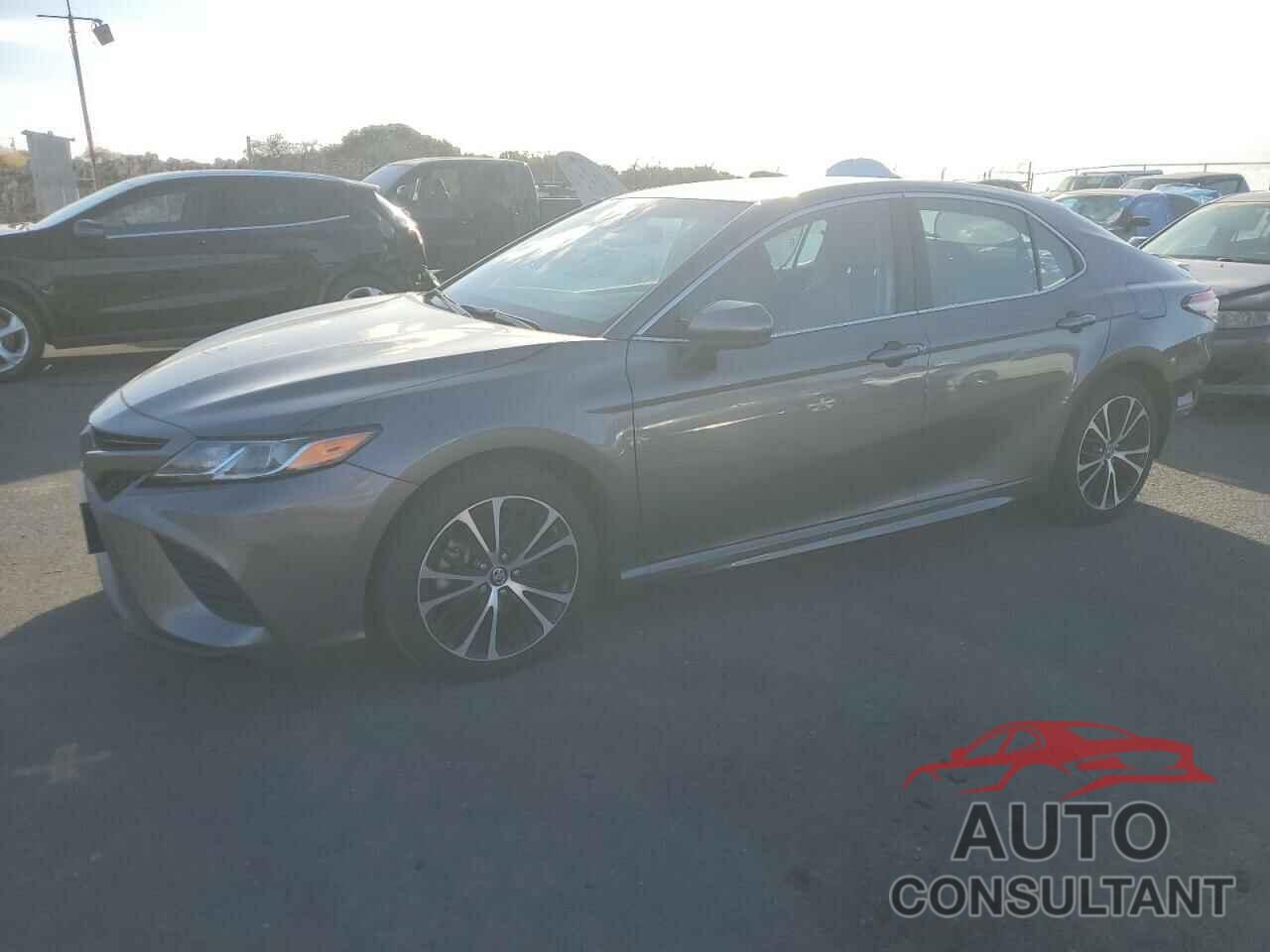 TOYOTA CAMRY 2018 - 4T1B11HK3JU137862