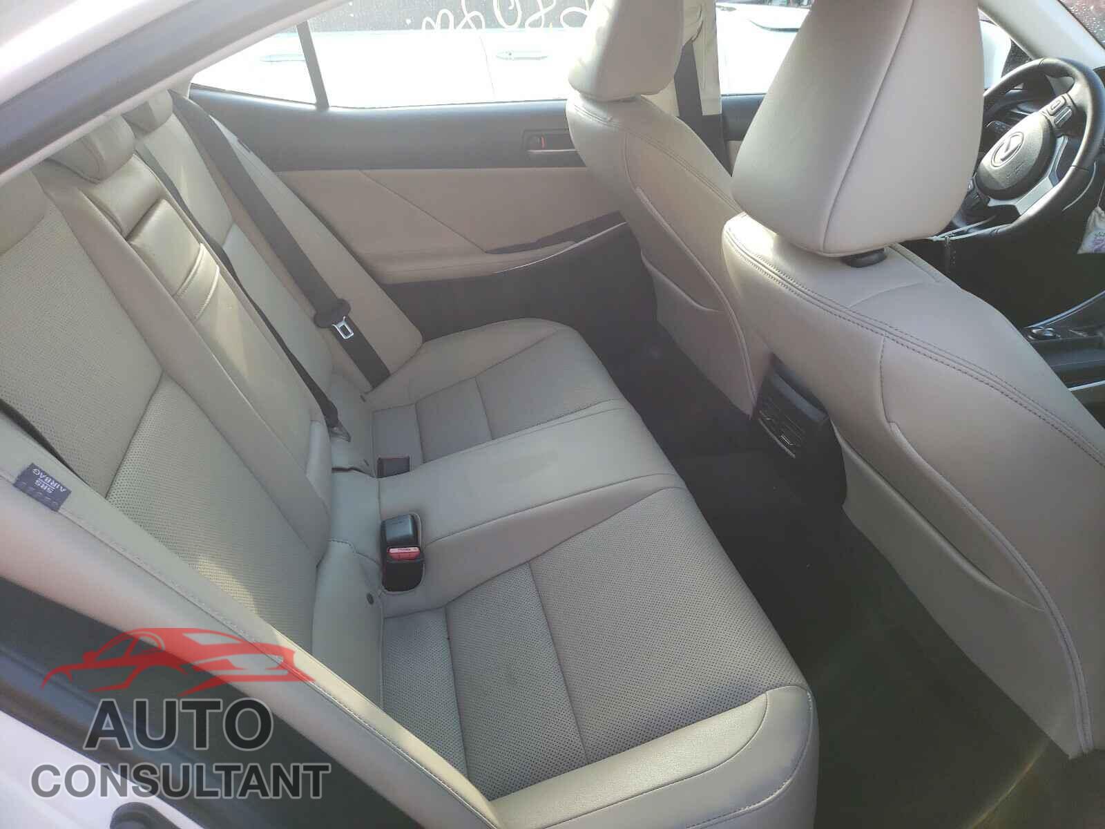 LEXUS IS 2020 - JTHA81F22L5042302