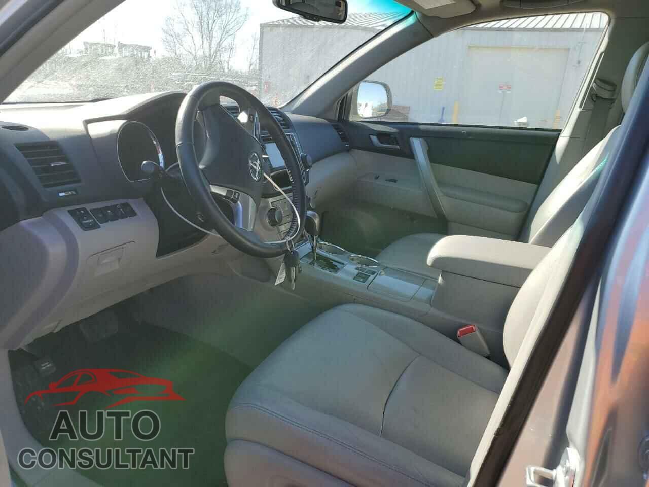 TOYOTA HIGHLANDER 2013 - 5TDBK3EH8DS236918
