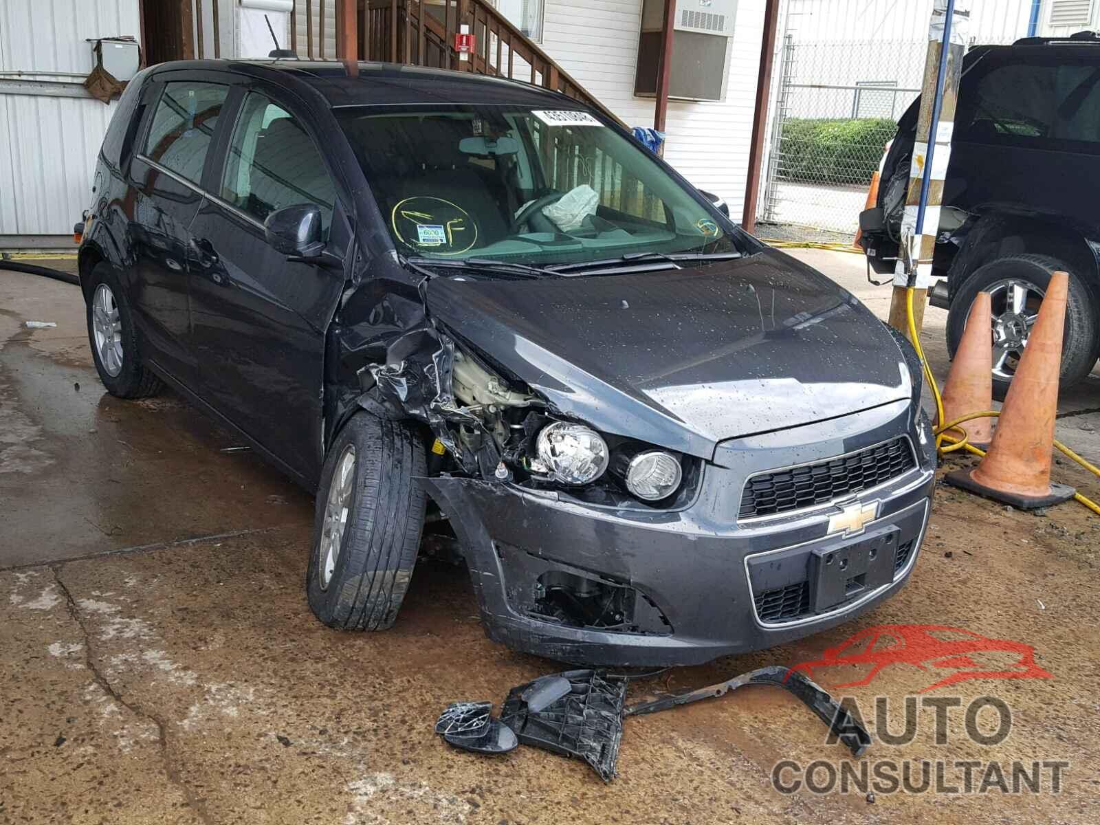 CHEVROLET SONIC 2015 - 1G1JC6SH0F4145566