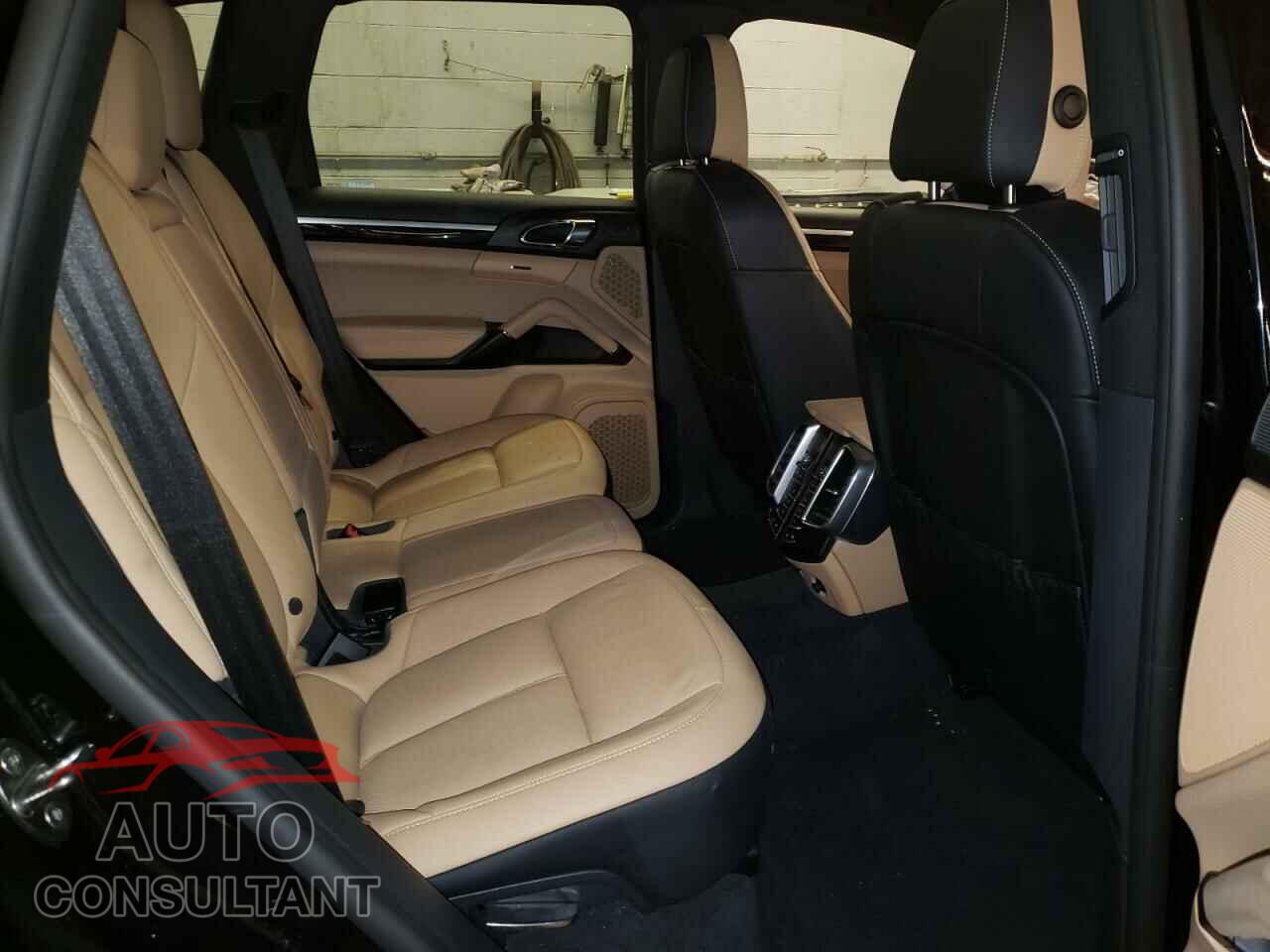 PORSCHE CAYENNE 2016 - WP1AA2A29GLA04598