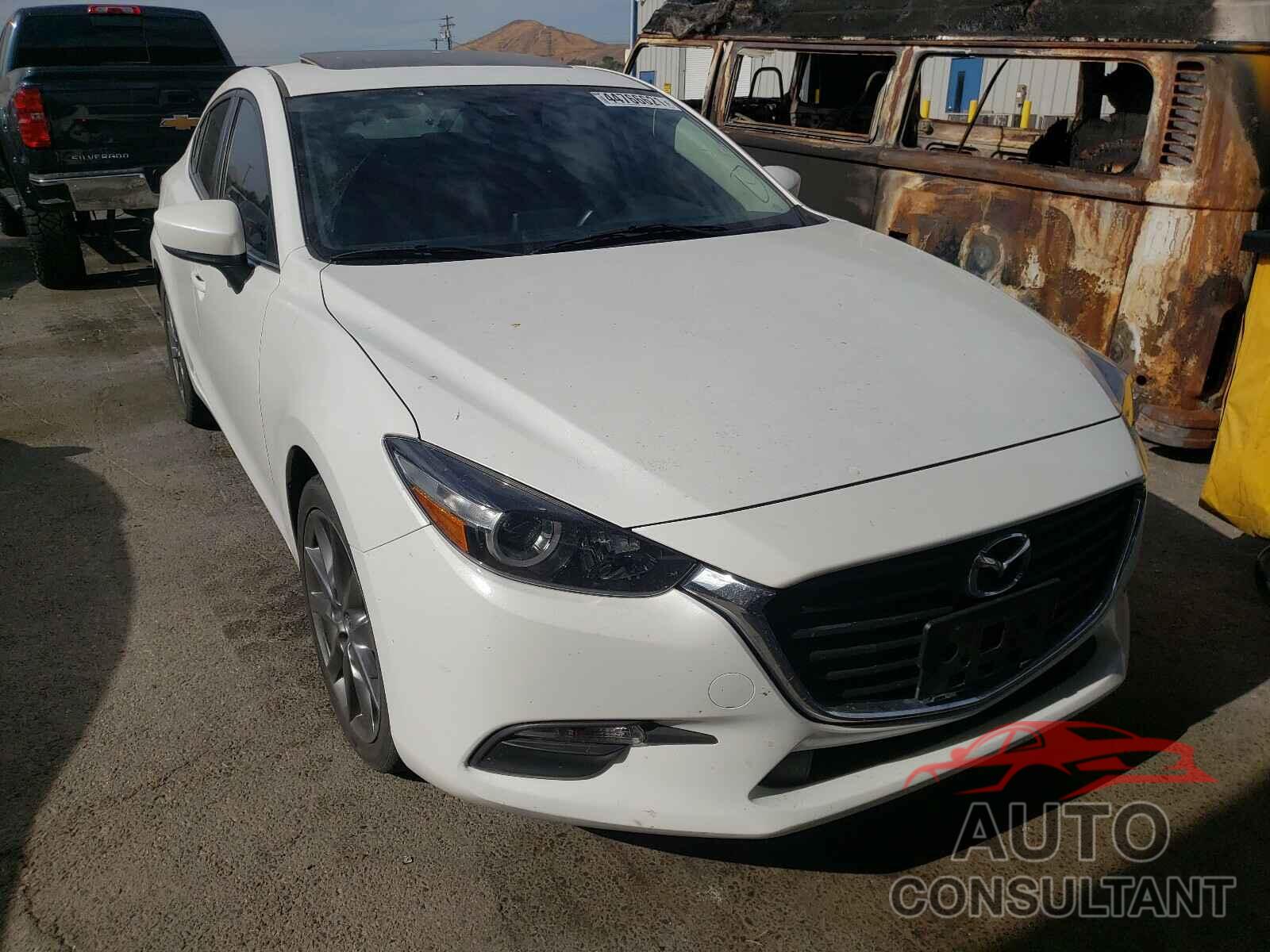 MAZDA 3 2018 - 3MZBN1V32JM192195