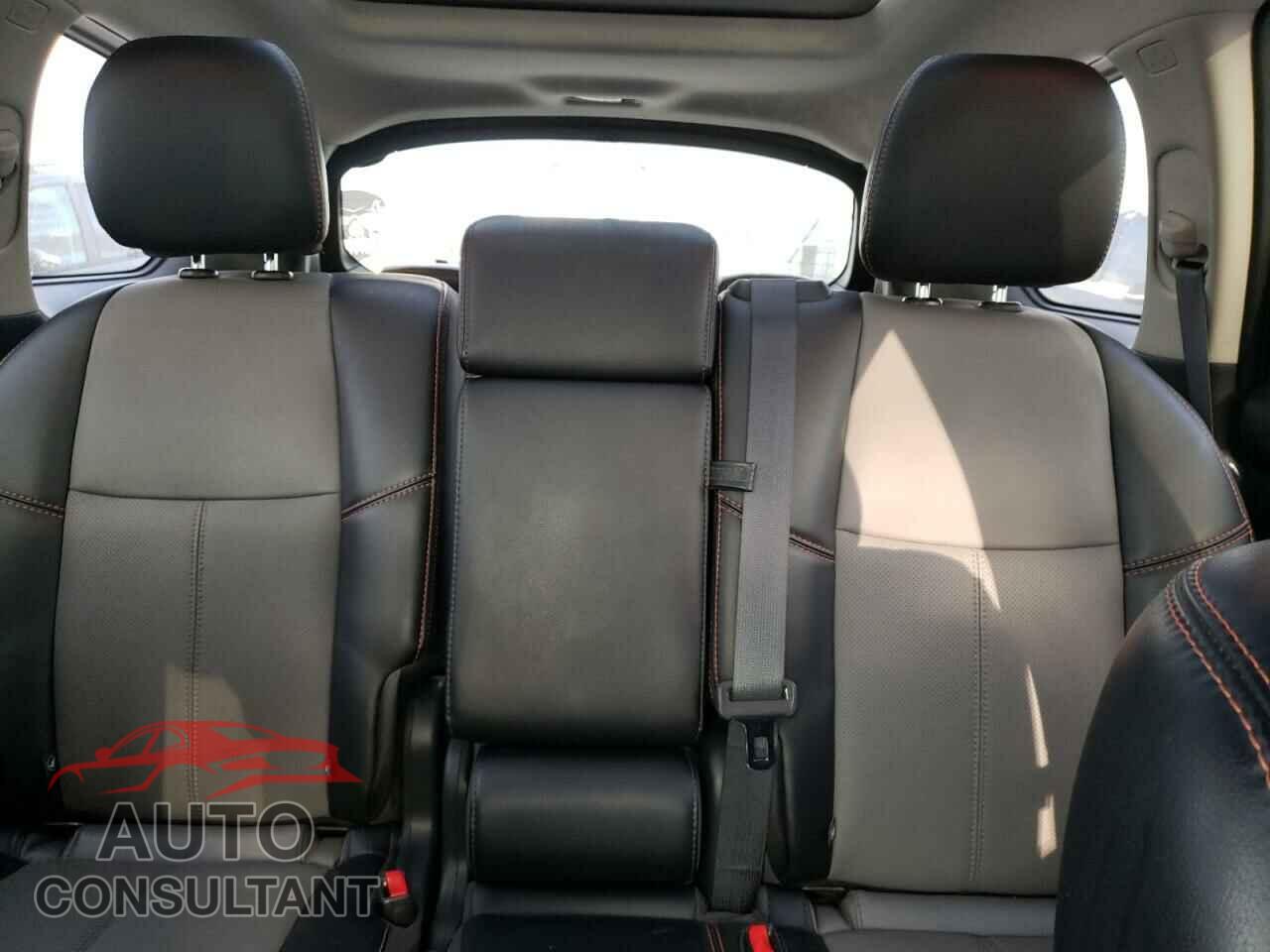 NISSAN PATHFINDER 2020 - 5N1DR2CM9LC637601