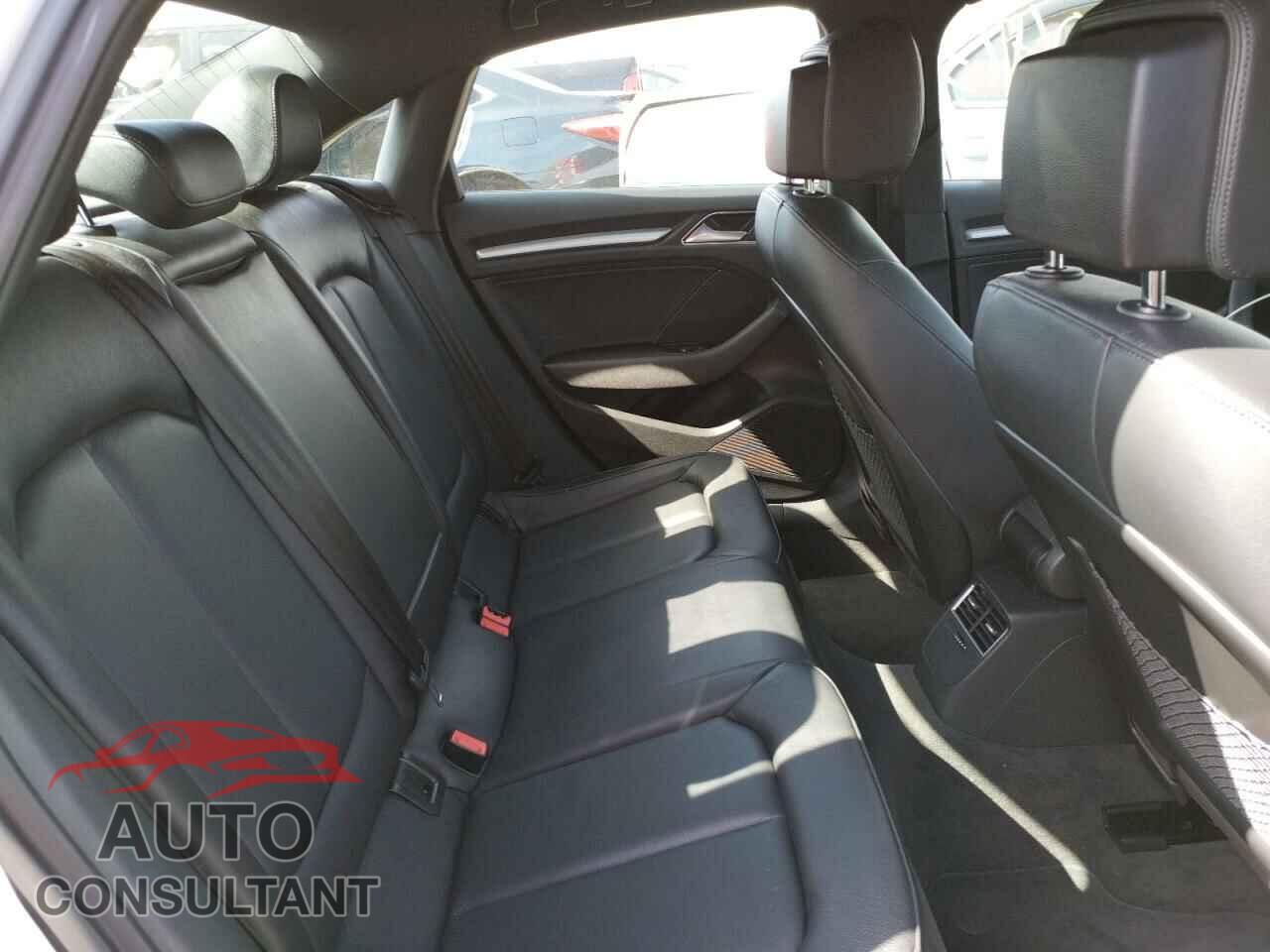 AUDI A3 2019 - WAUAUGFF0KA119531