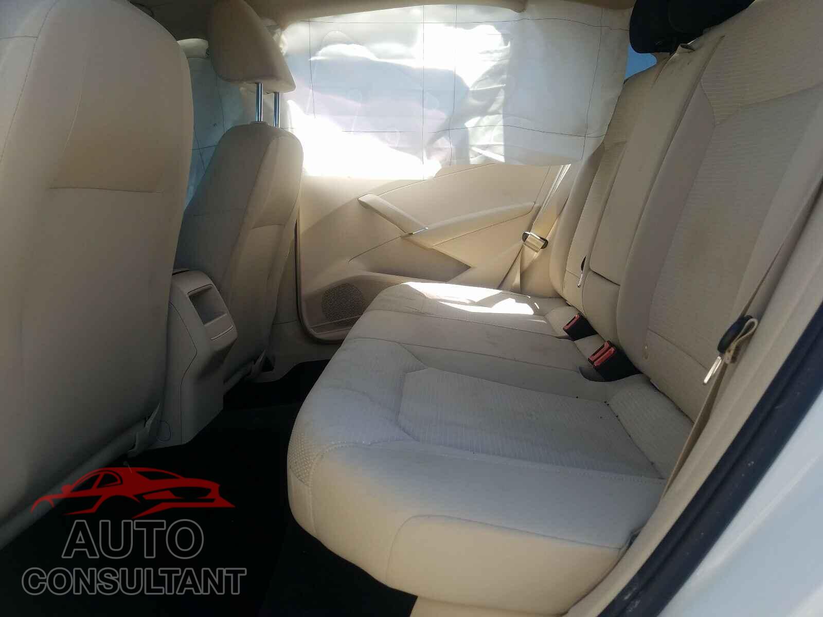 VOLKSWAGEN PASSAT 2017 - 1VWAT7A37HC002901