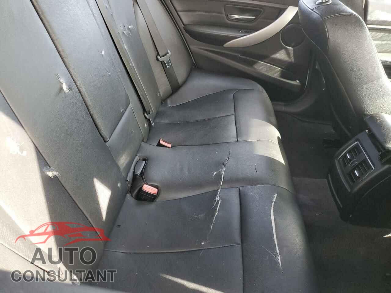 BMW 3 SERIES 2016 - WBA8E1G52GNU10255