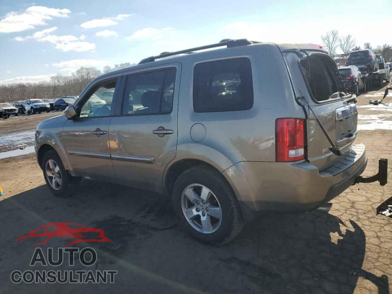 HONDA PILOT 2011 - 5FNYF4H68BB047220