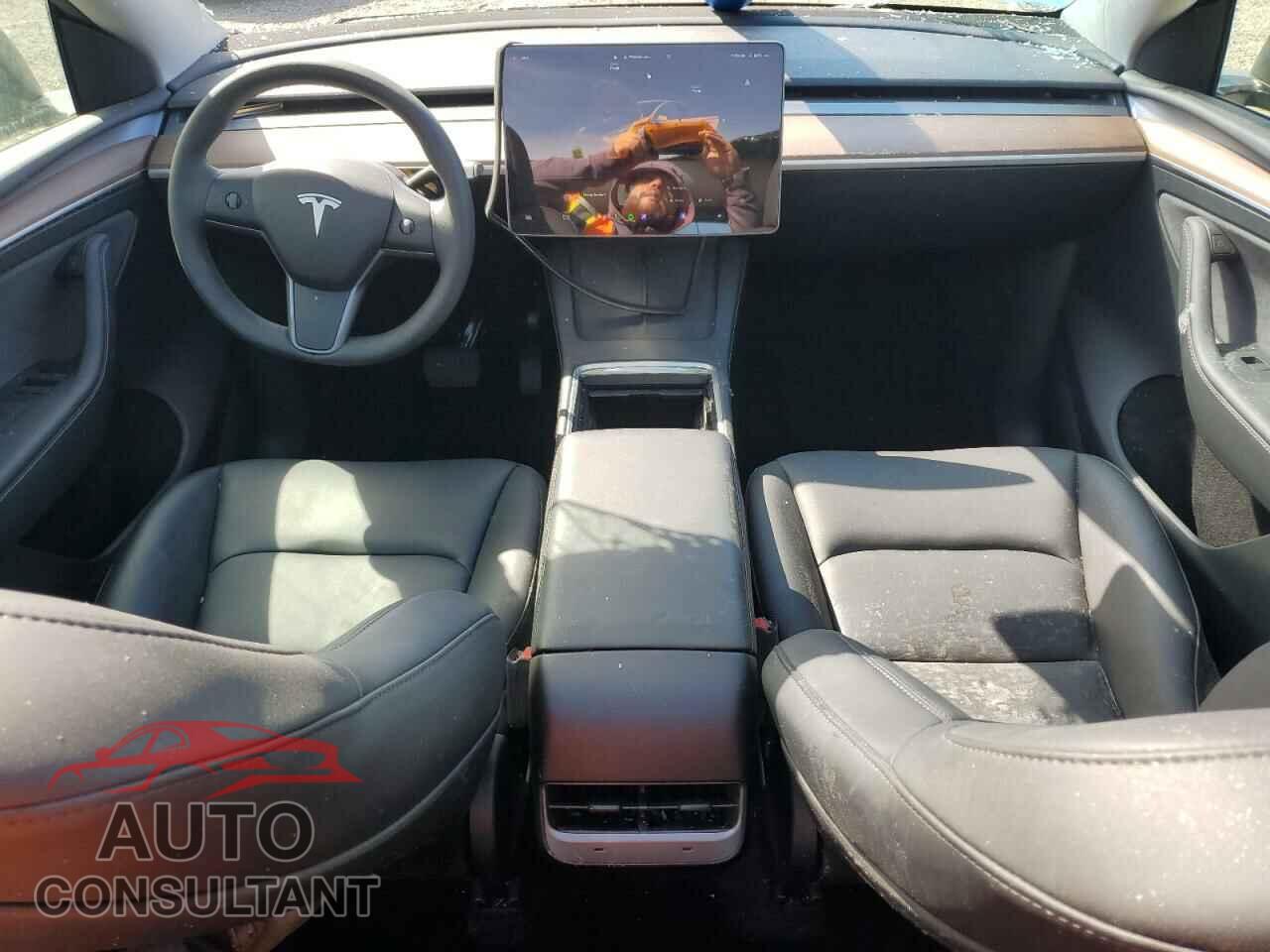 TESLA MODEL Y 2024 - 7SAYGDEE8RF148280