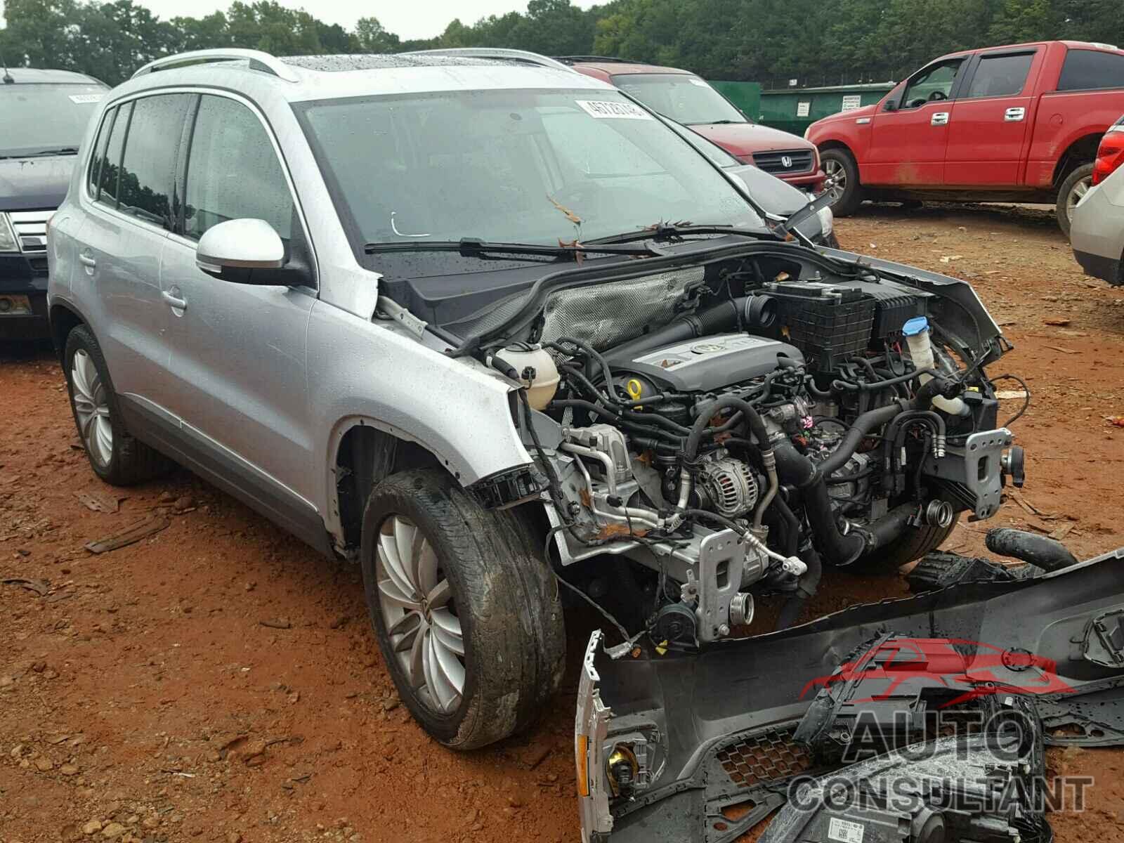 VOLKSWAGEN TIGUAN S 2015 - WVGAV7AX6FW567972