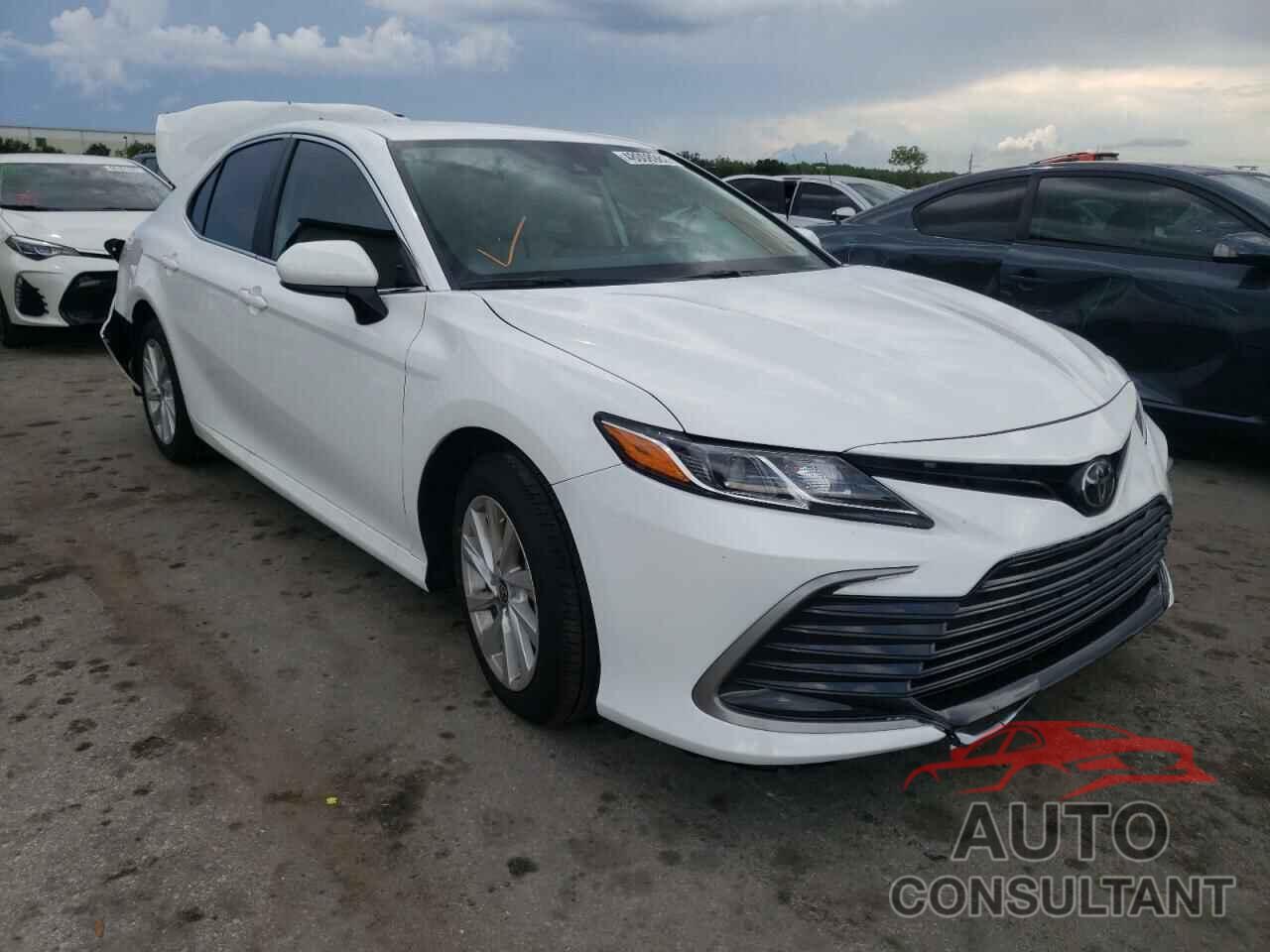 TOYOTA CAMRY 2022 - 4T1C11AK0NU677559