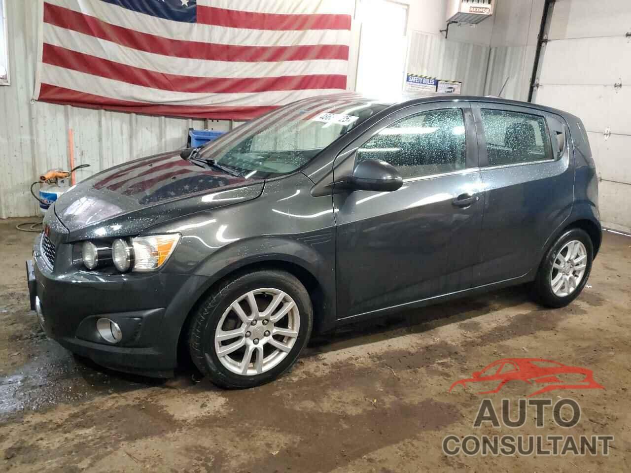 CHEVROLET SONIC 2015 - 1G1JC6SH0F4206348