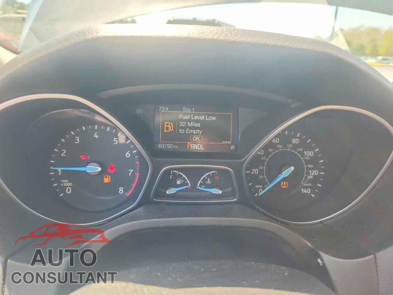 FORD FOCUS 2017 - 1FADP3F29HL326371