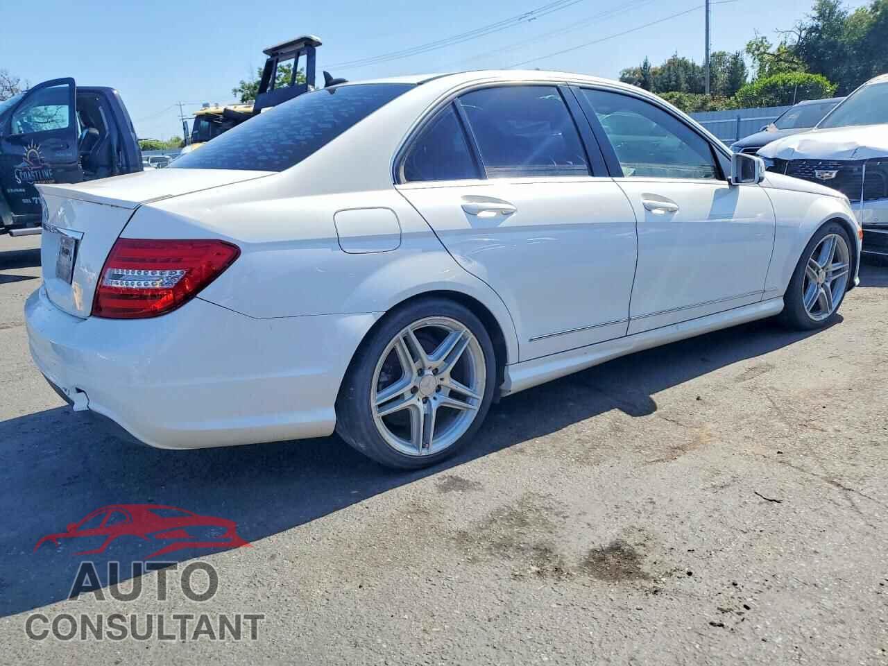 MERCEDES-BENZ C-CLASS 2013 - WDDGF4HB9DA779219