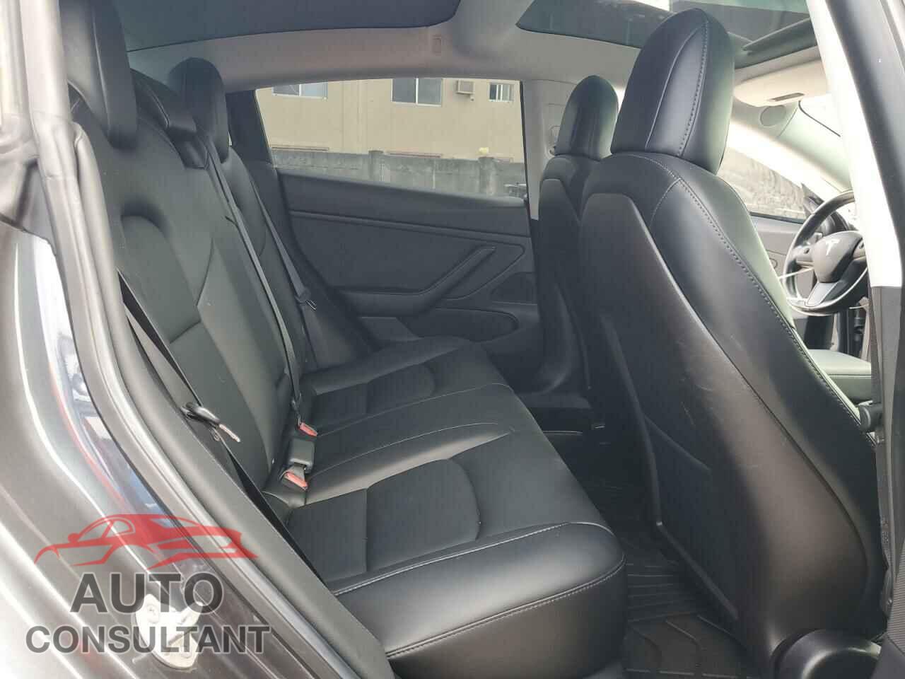 TESLA MODEL 3 2019 - 5YJ3E1EB2KF393860