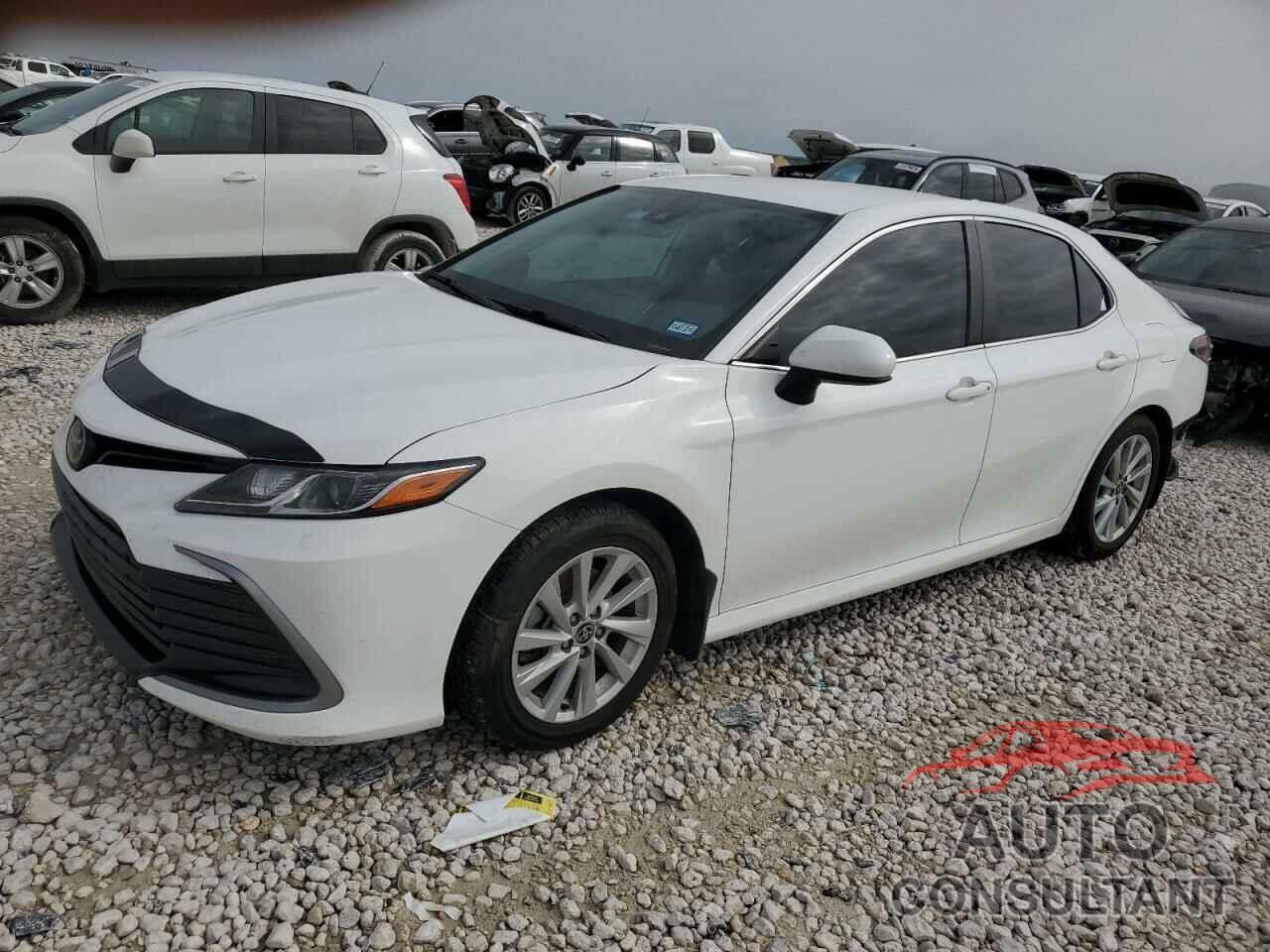 TOYOTA CAMRY 2022 - 4T1C11AK4NU018884
