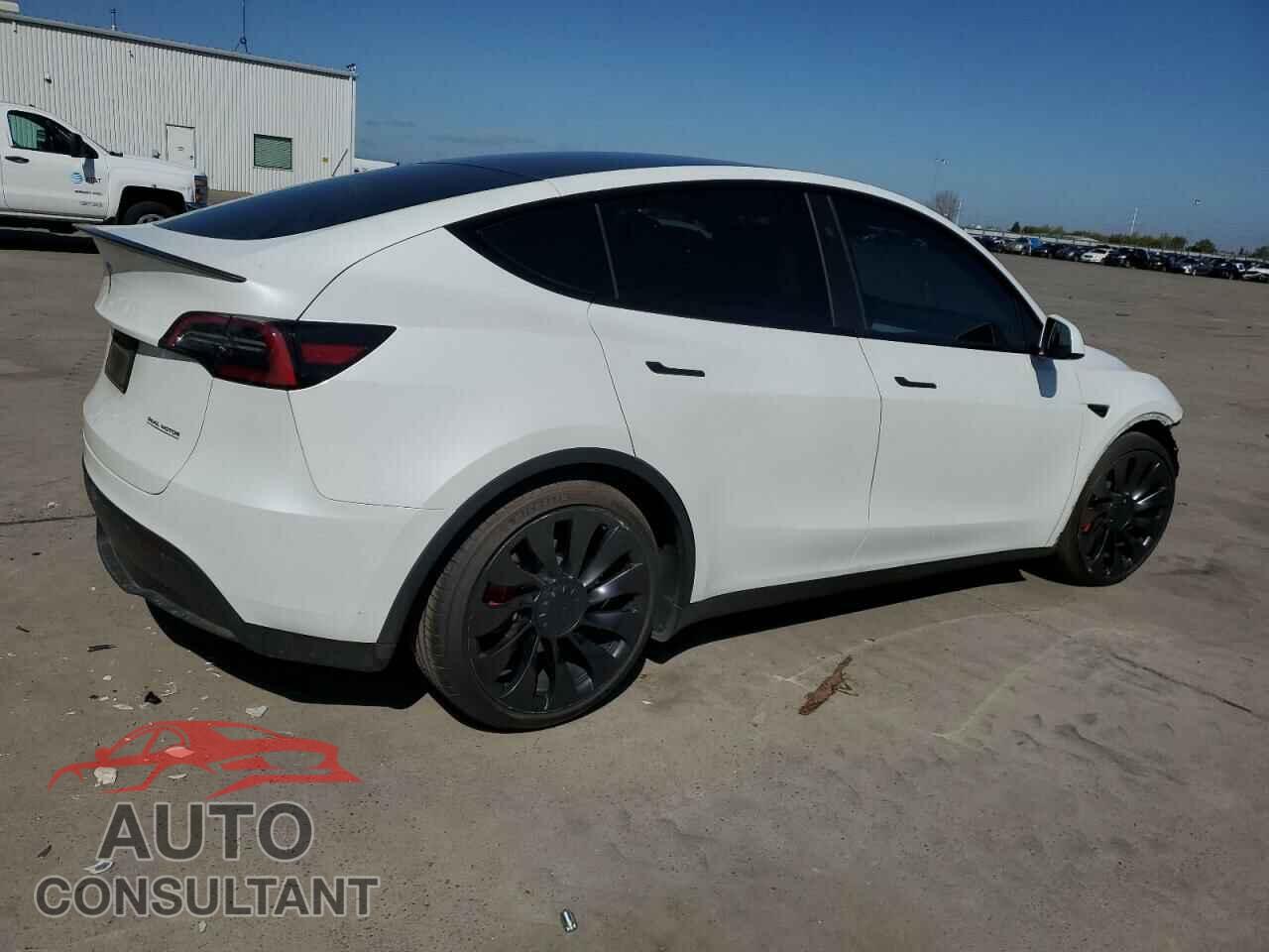 TESLA MODEL Y 2023 - 7SAYGDEF2PF812675