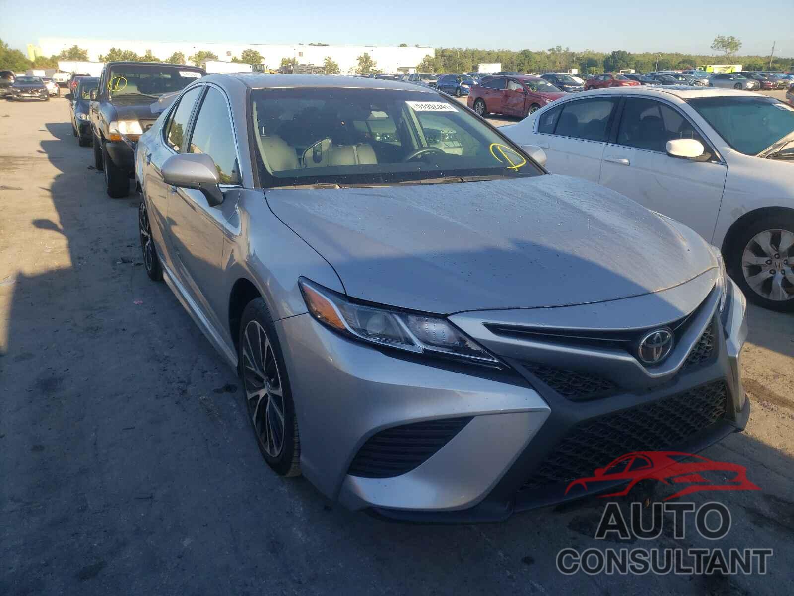 TOYOTA CAMRY 2018 - 4T1B11HK0JU649854