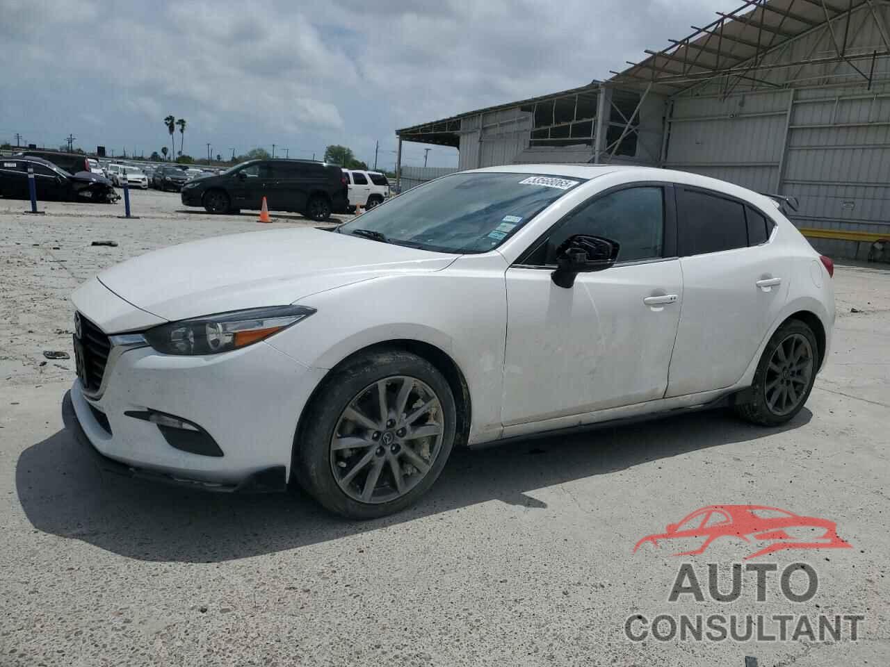 MAZDA 3 2018 - 3MZBN1L32JM230902