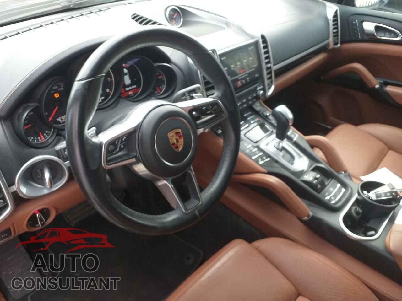 PORSCHE CAYENNE 2017 - WP1AA2A21HKA91856