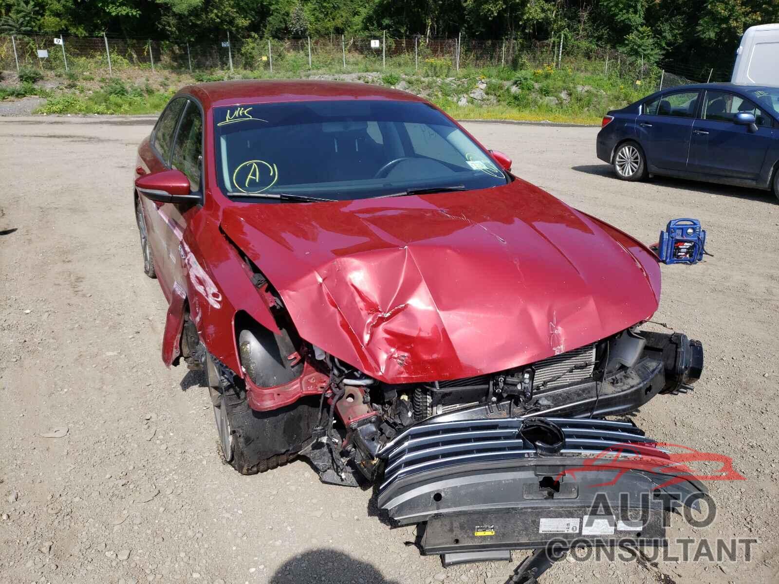 VOLKSWAGEN PASSAT 2018 - 1VWAA7A37JC036008