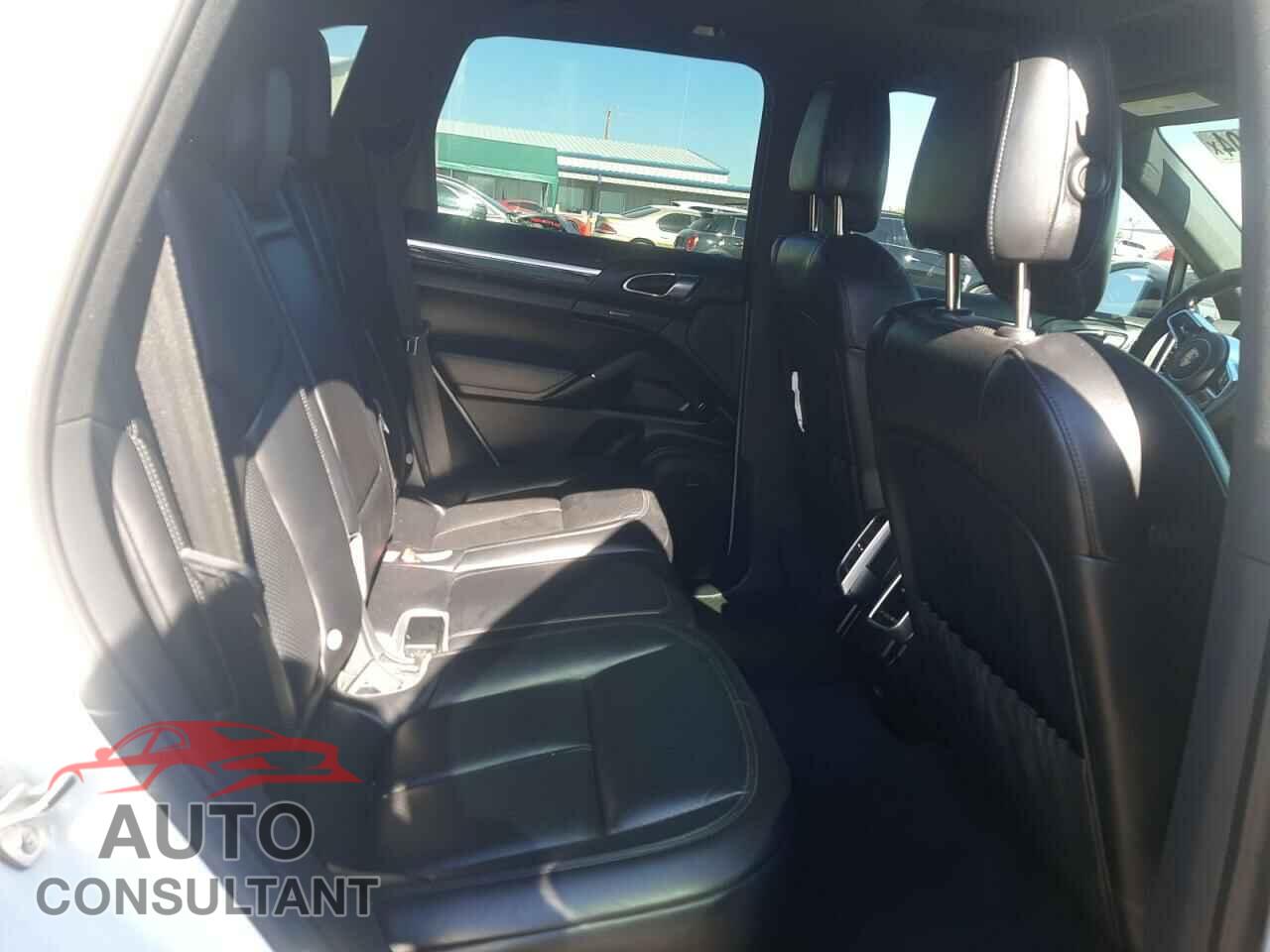 PORSCHE CAYENNE 2017 - WP1AA2A23HKA83175
