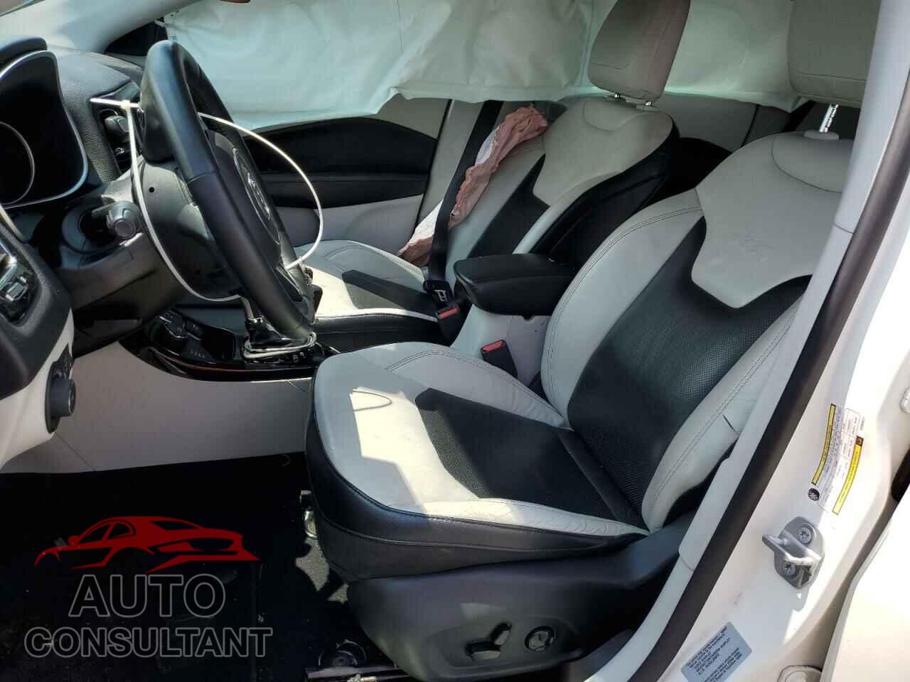 JEEP COMPASS 2017 - 3C4NJDCB9HT688277