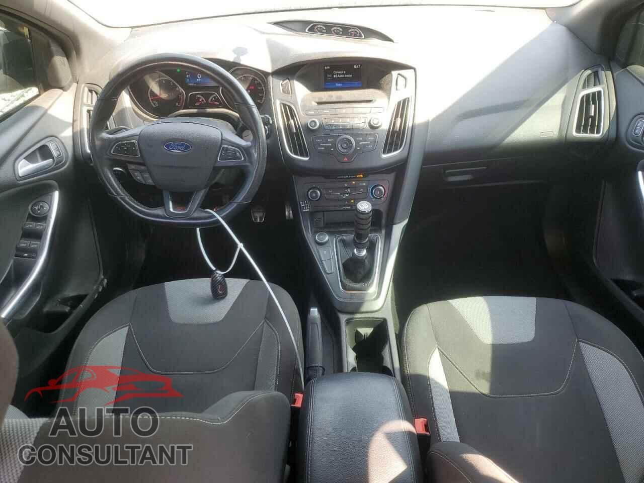 FORD FOCUS 2015 - 1FADP3L90FL362271