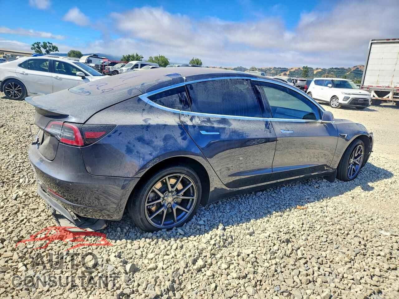 TESLA MODEL 3 2018 - 5YJ3E1EA8JF158109