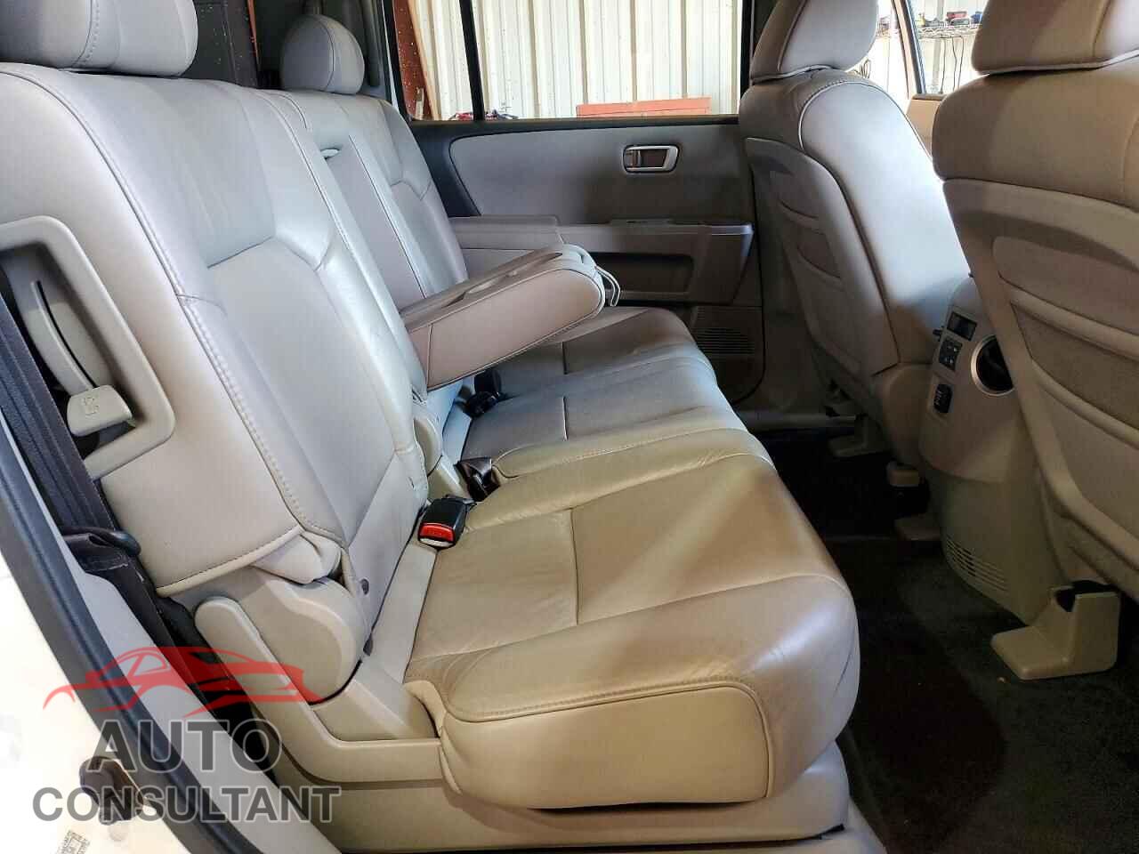 HONDA PILOT 2011 - 5FNYF3H56BB036654