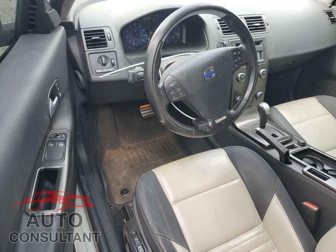 VOLVO C30 2010 - YV1672MK8A2178140