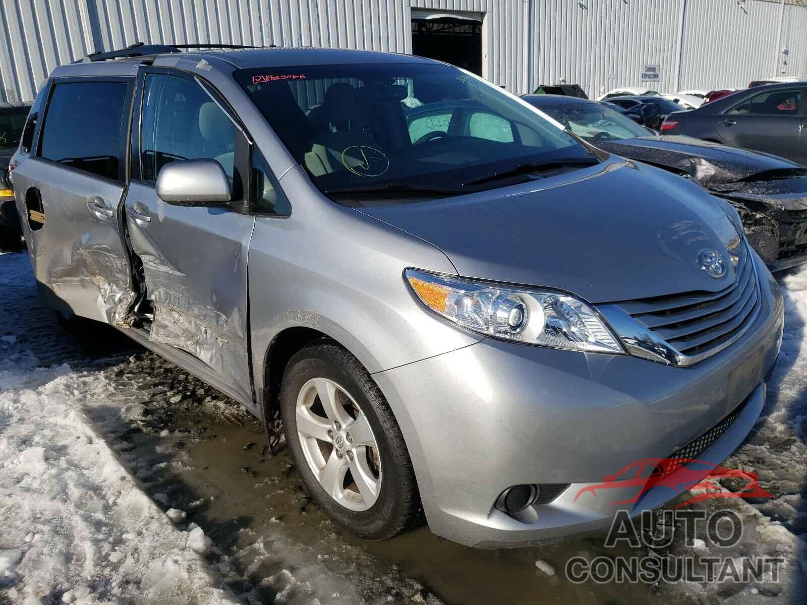 TOYOTA SIENNA 2019 - 5TDKZ3DC5HS898589